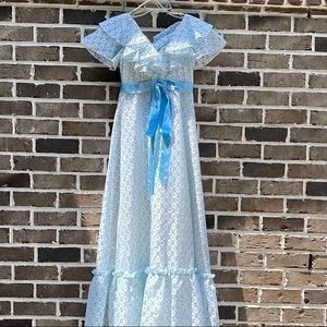 Vintage lace formal floor-length dress
